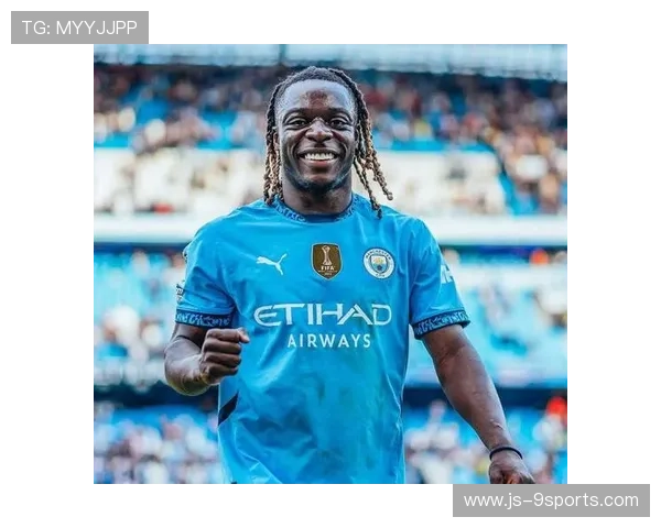 曼城从右路连续推进，多库传中未被接应